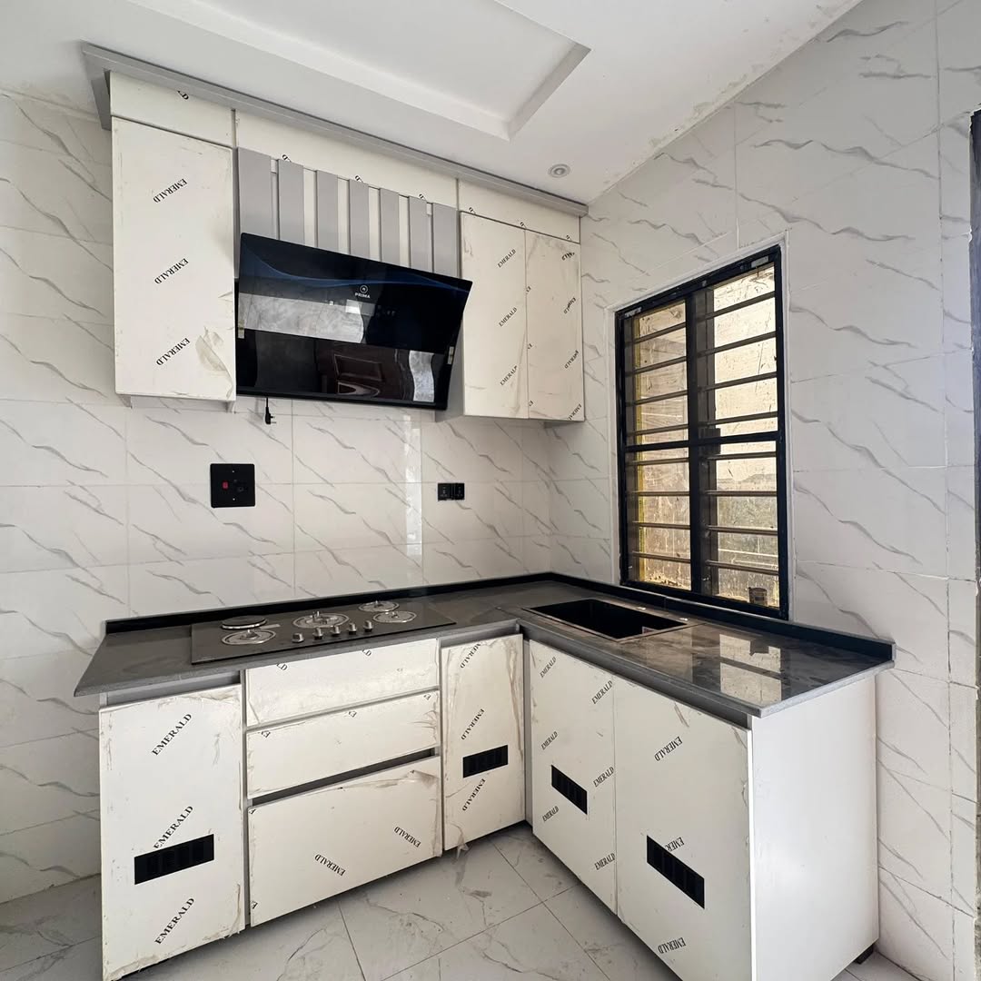 Spacious 2-Bed Ensuite Gem Before Chevron