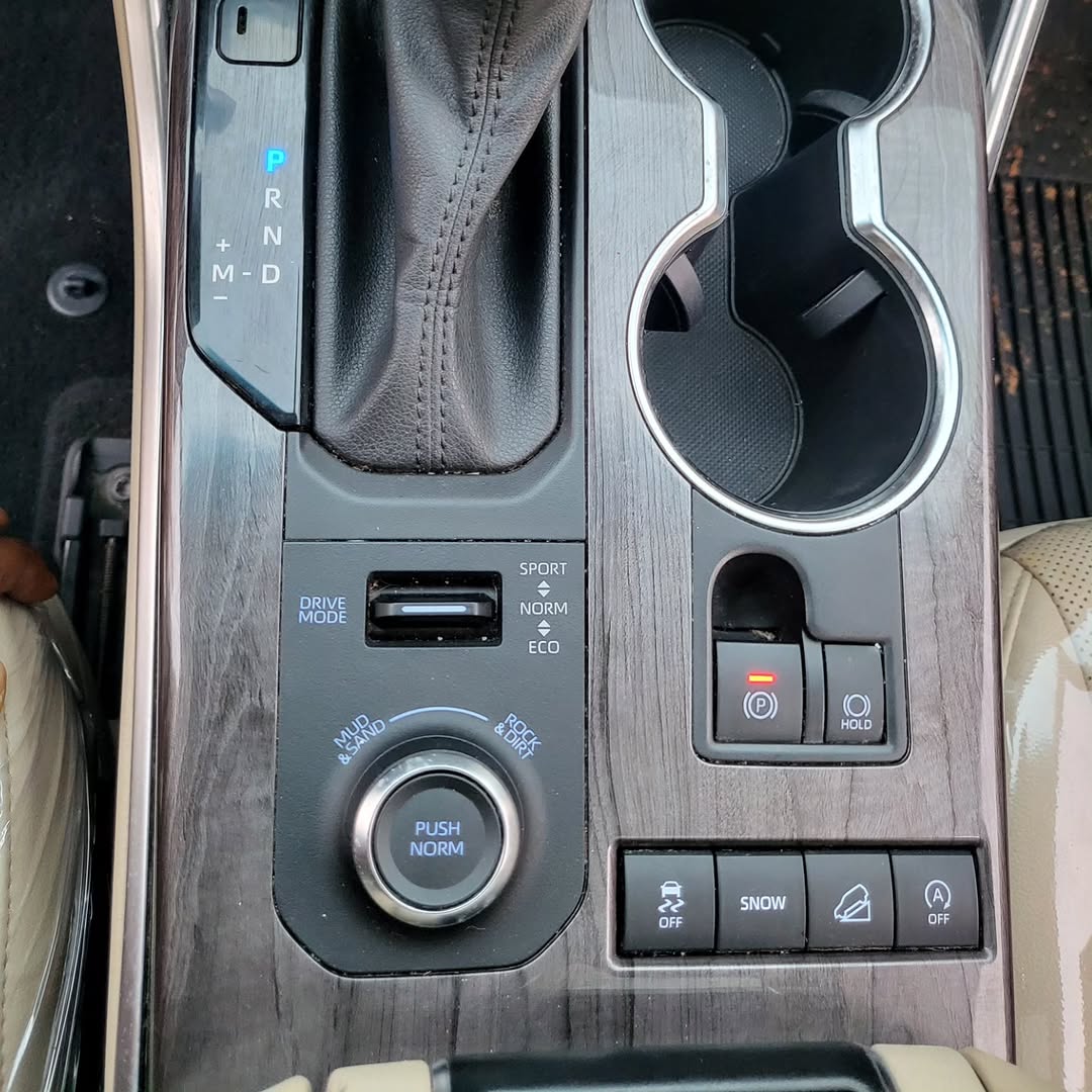 2022 Toyota Highlander: Mint, Fully Loaded, Duty Paid