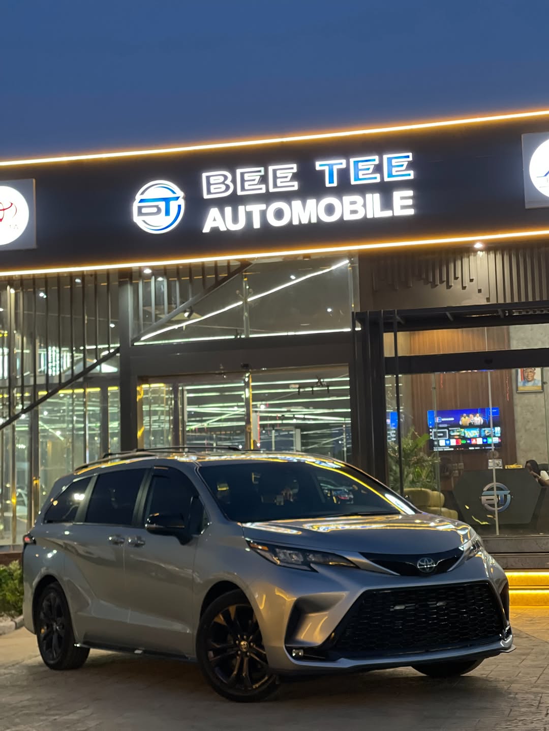 2023 Sienna XSE Hybrid: Luxury Meets 36 MPG