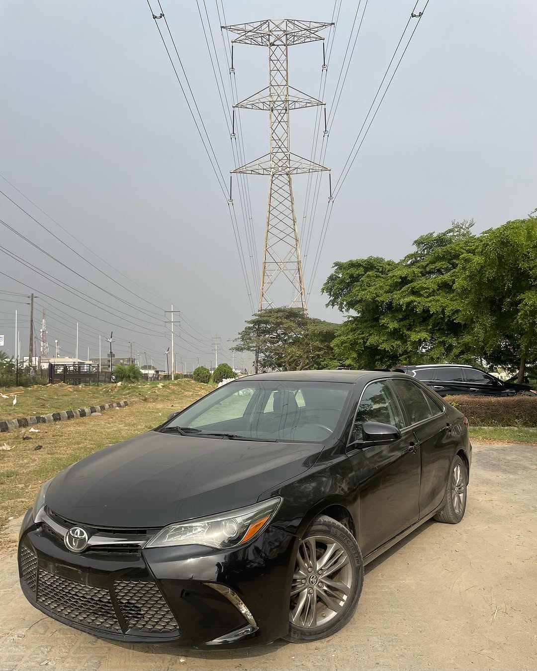 2016 Toyota Camry SE: Sleek Style, Unbeatable Value