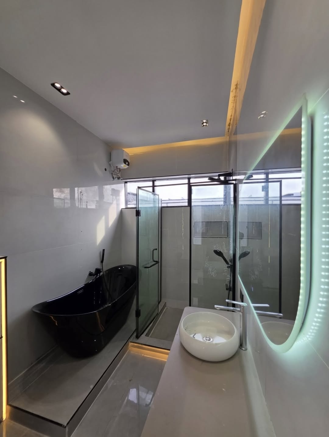 Lagos Luxury: 5-Bedroom Poolside Estate with BQ