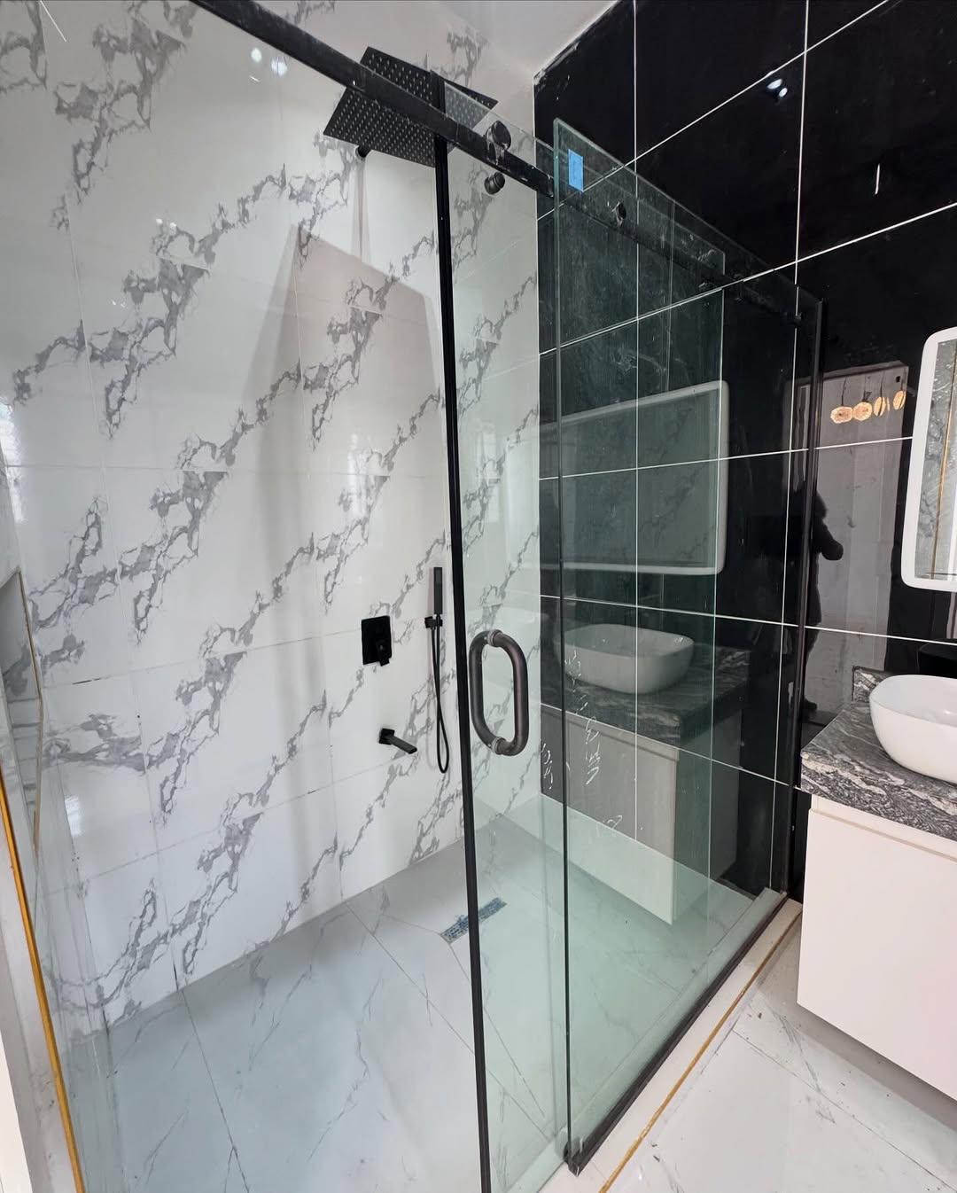 Stunning 5-Bed Duplex with Pool & Jacuzzi in Ikota