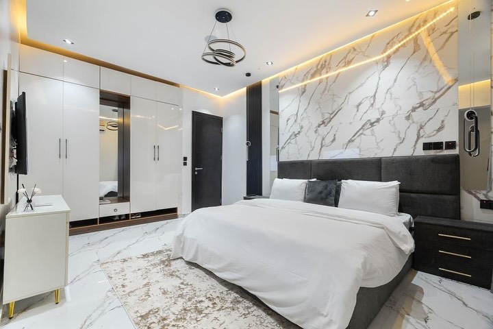 Lagos Luxury Living: Pool, Gym & Smart 2-Bedroom Haven