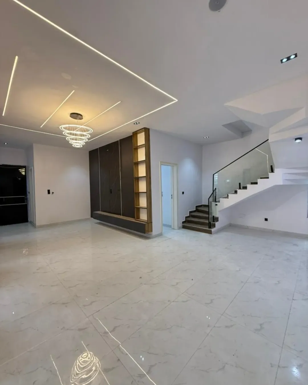 Ikota’s Ultimate 5-Bedroom Estate with Resort-Style Pool