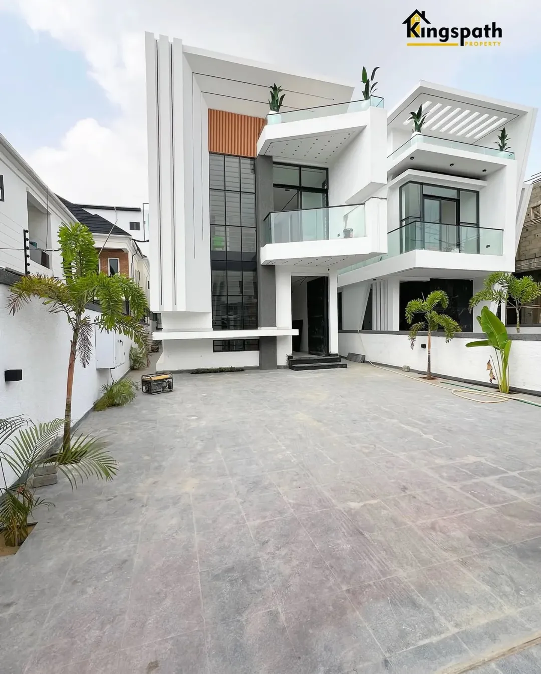 5-Bed Ajah Palace: Pool, Jacuzzi & 24/7 Security
