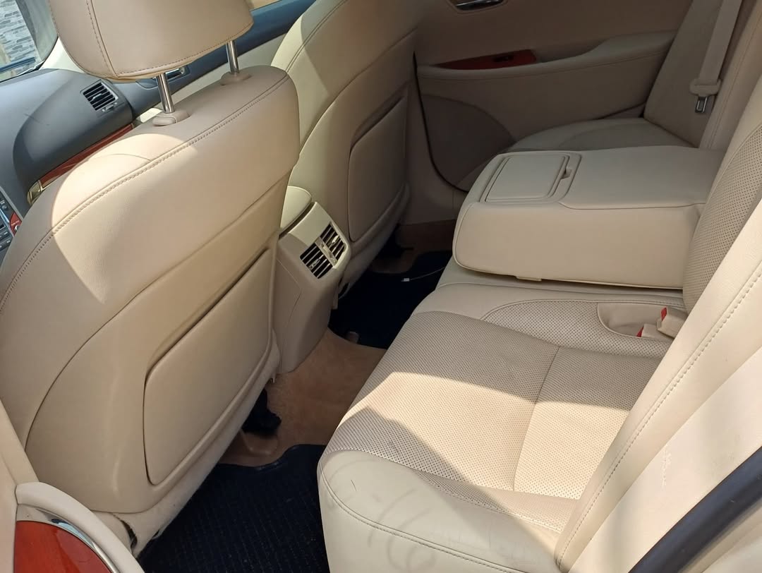 Luxury Redefined: 2011 Lexus ES 350 Full Option