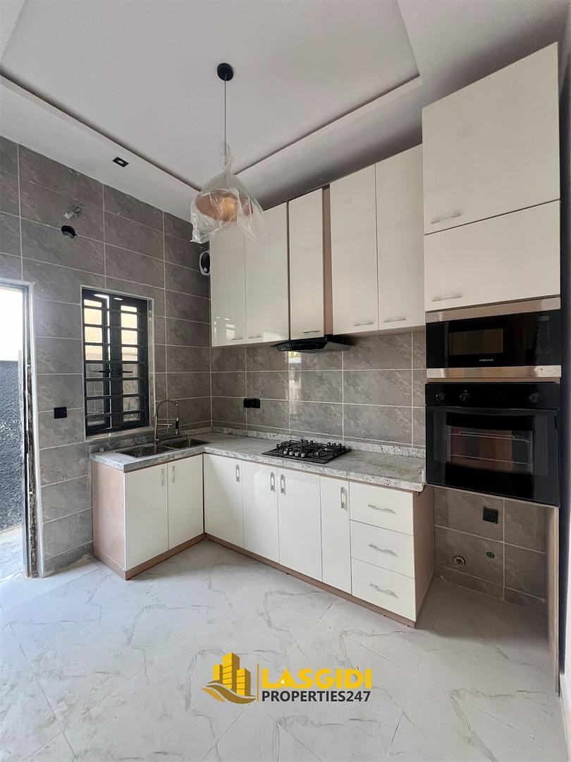 Serene 3-Bed Terrace Duplex with Walk-In Closets