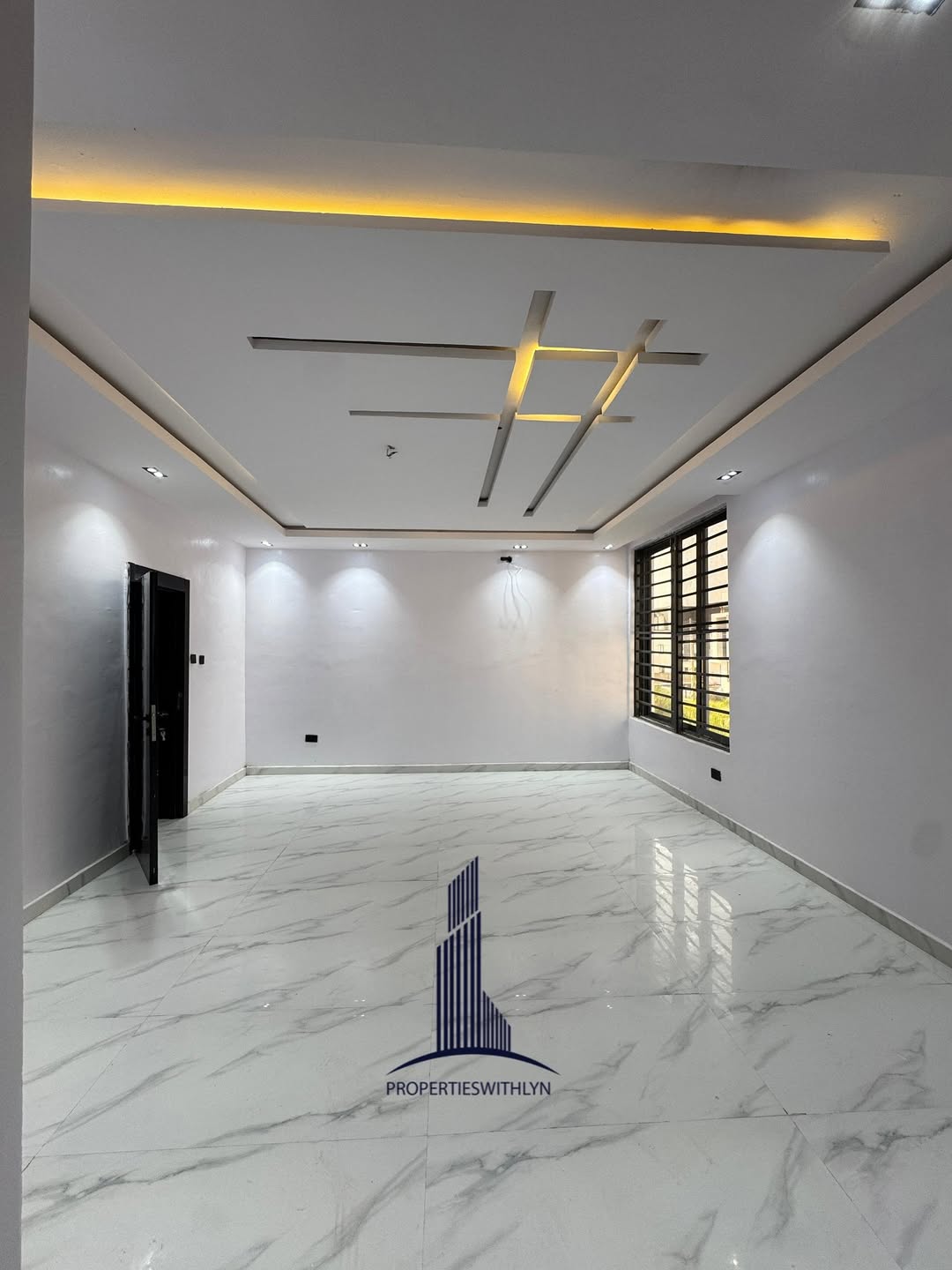 Stunning 5-Bed Duplex with Pool & Jacuzzi in Lekki