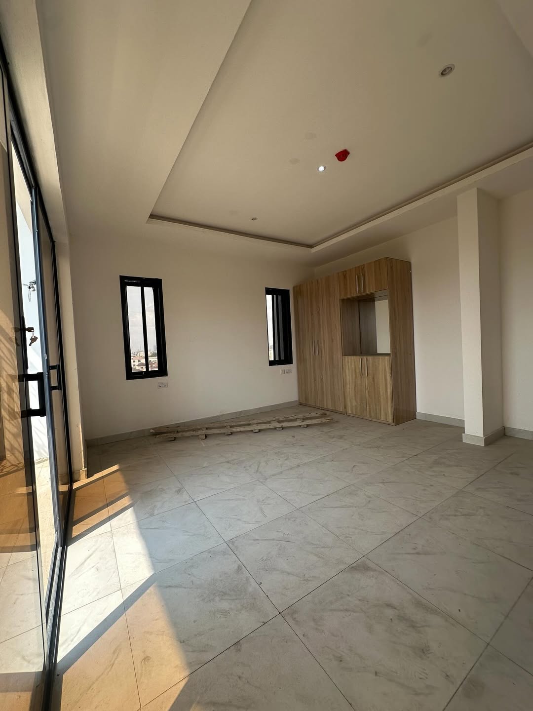 Lekki Phase 1 Oasis: 3-Bedroom Haven with Pool & BQ