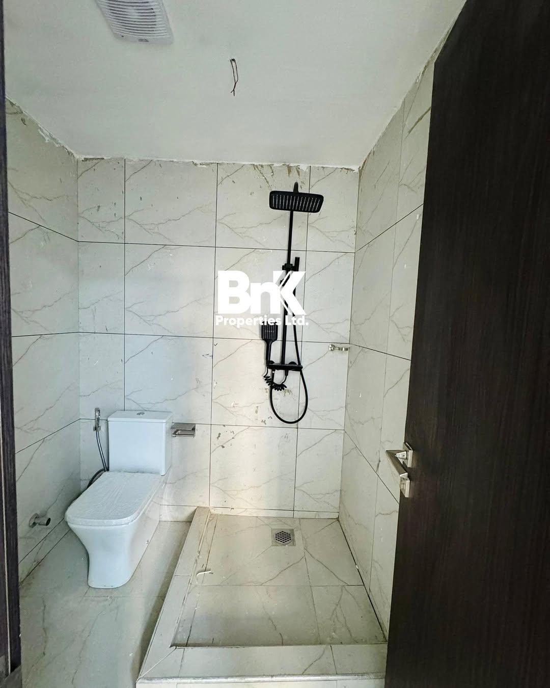 Exclusive Waterfront Corporate Haven: 55 Luxury Units