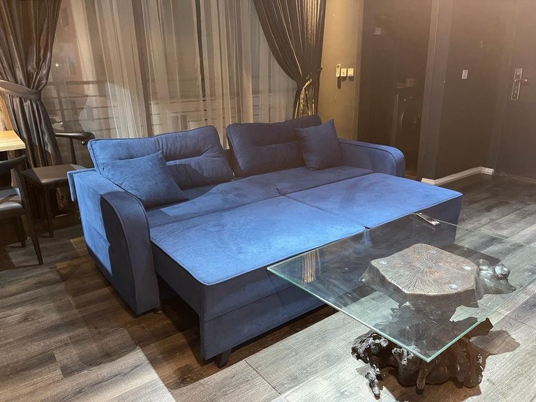 Bayview Elegance: Pool, Gym & Lagos Luxury