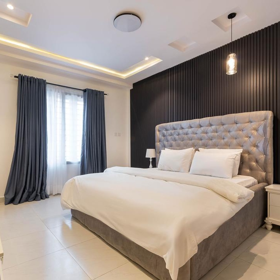 Skyline Serenity: Penthouse with Pool & Views