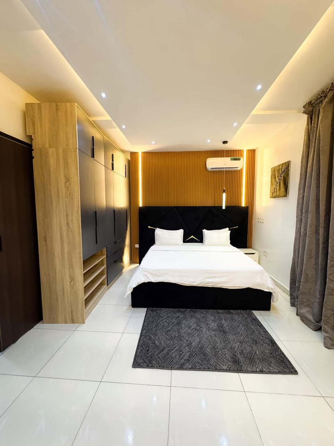 Jahi’s Premier 2BR Haven: Stay Connected, Stay Secure