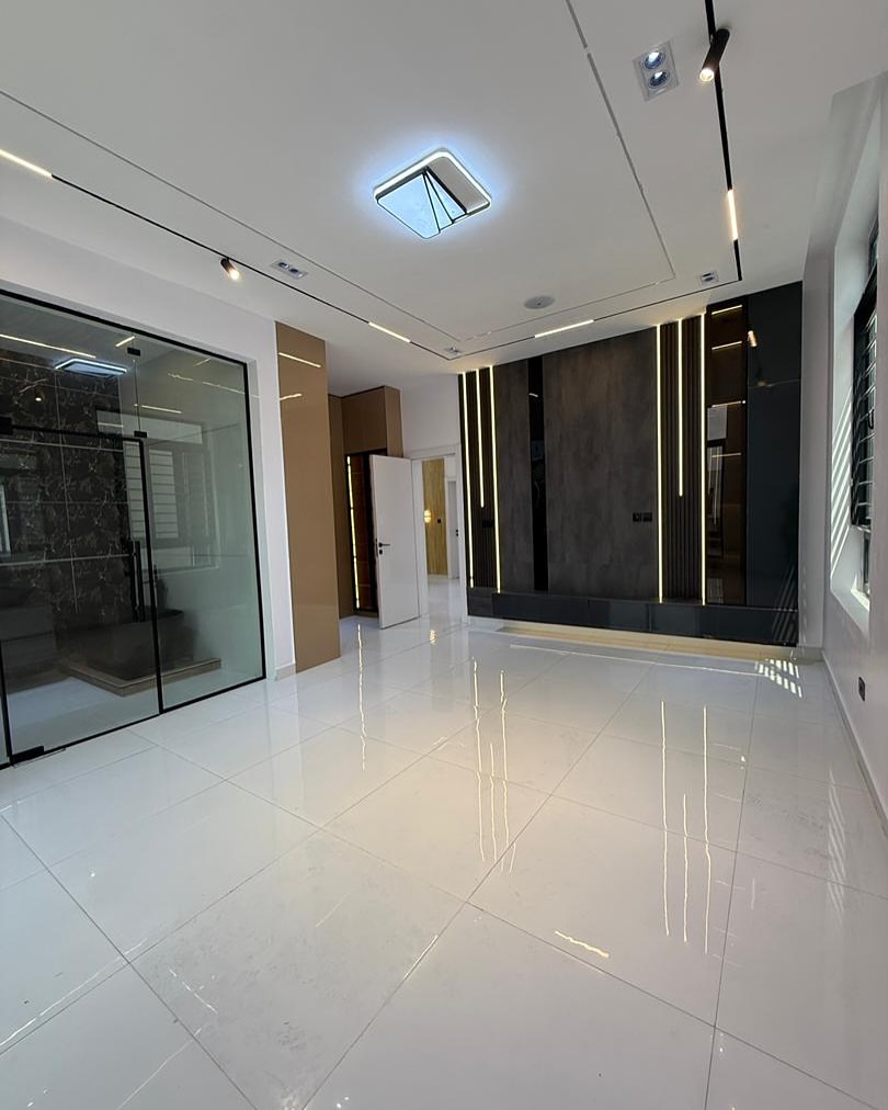 Luxury 5-Bed Dulex with Private Pool in Chevron Lekki