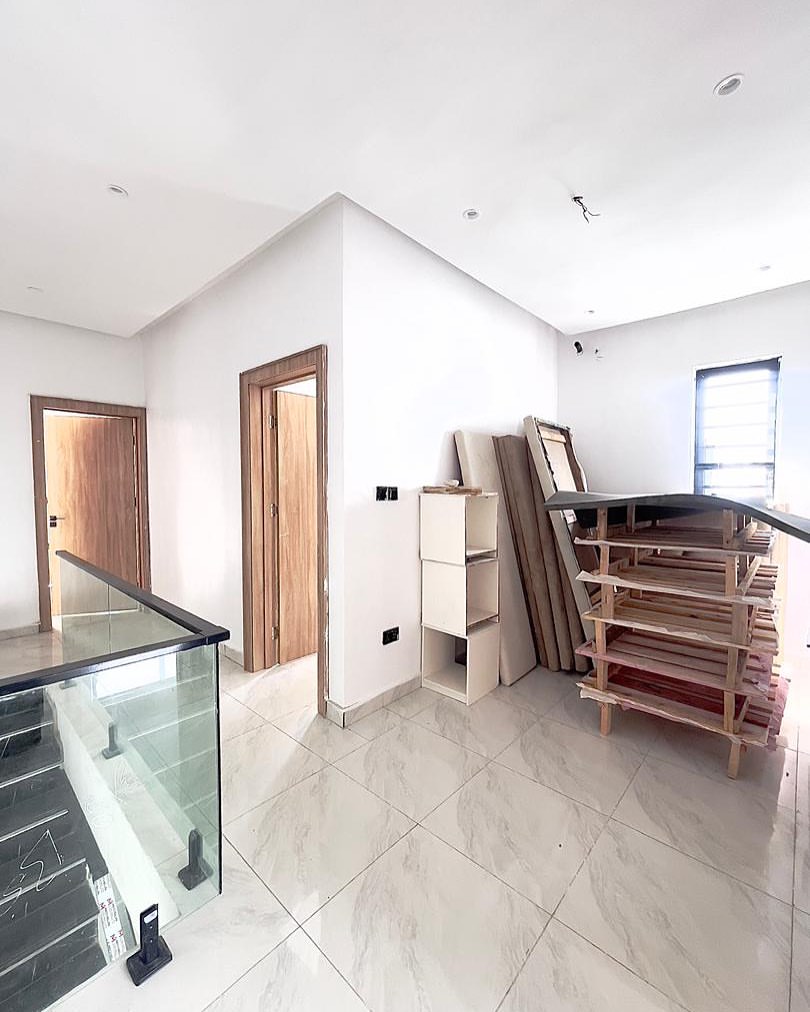 Stunning 4-Bed Duplex with Solar Power in Prime Chevron