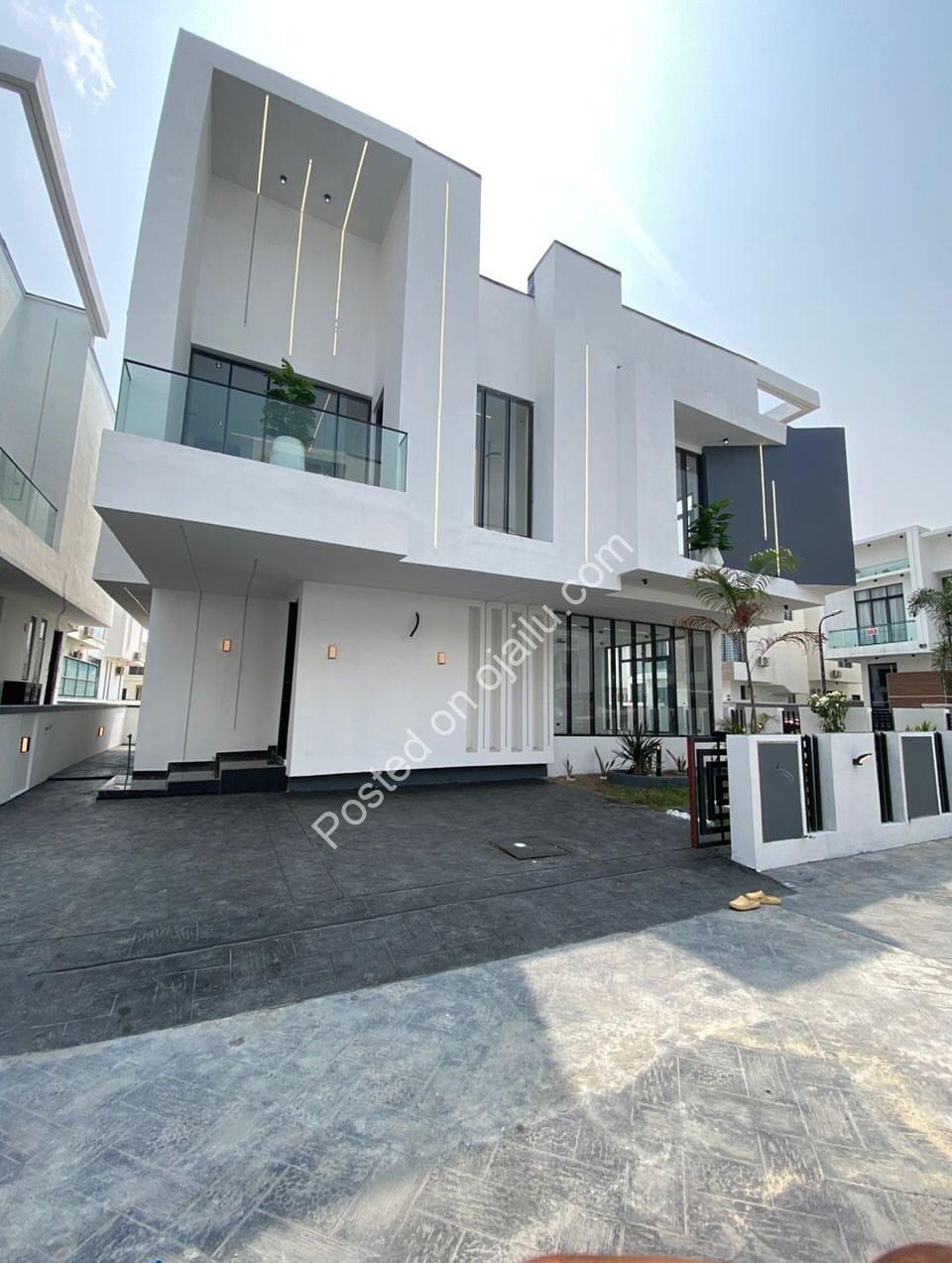 Exquisite 5-Bed Duplex in Prime Lekki | Brand New & Flood-Free