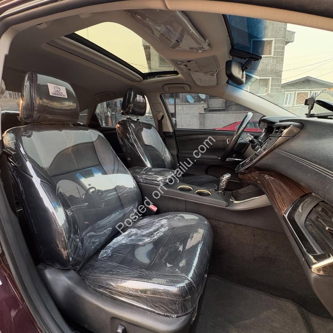 Luxury 2014 Avalon XLE: Sunroof, Camera, Thumbstart – 18.5M