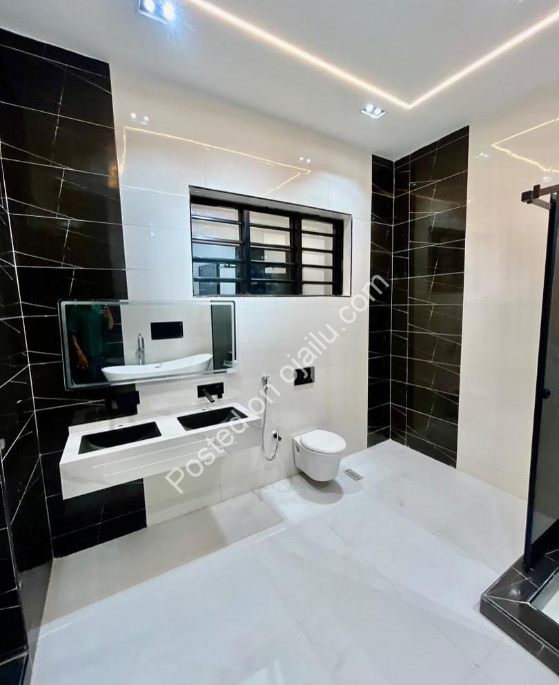 5-Bedroom Haven with Pool & Jacuzzi in Flood-Free Chevron