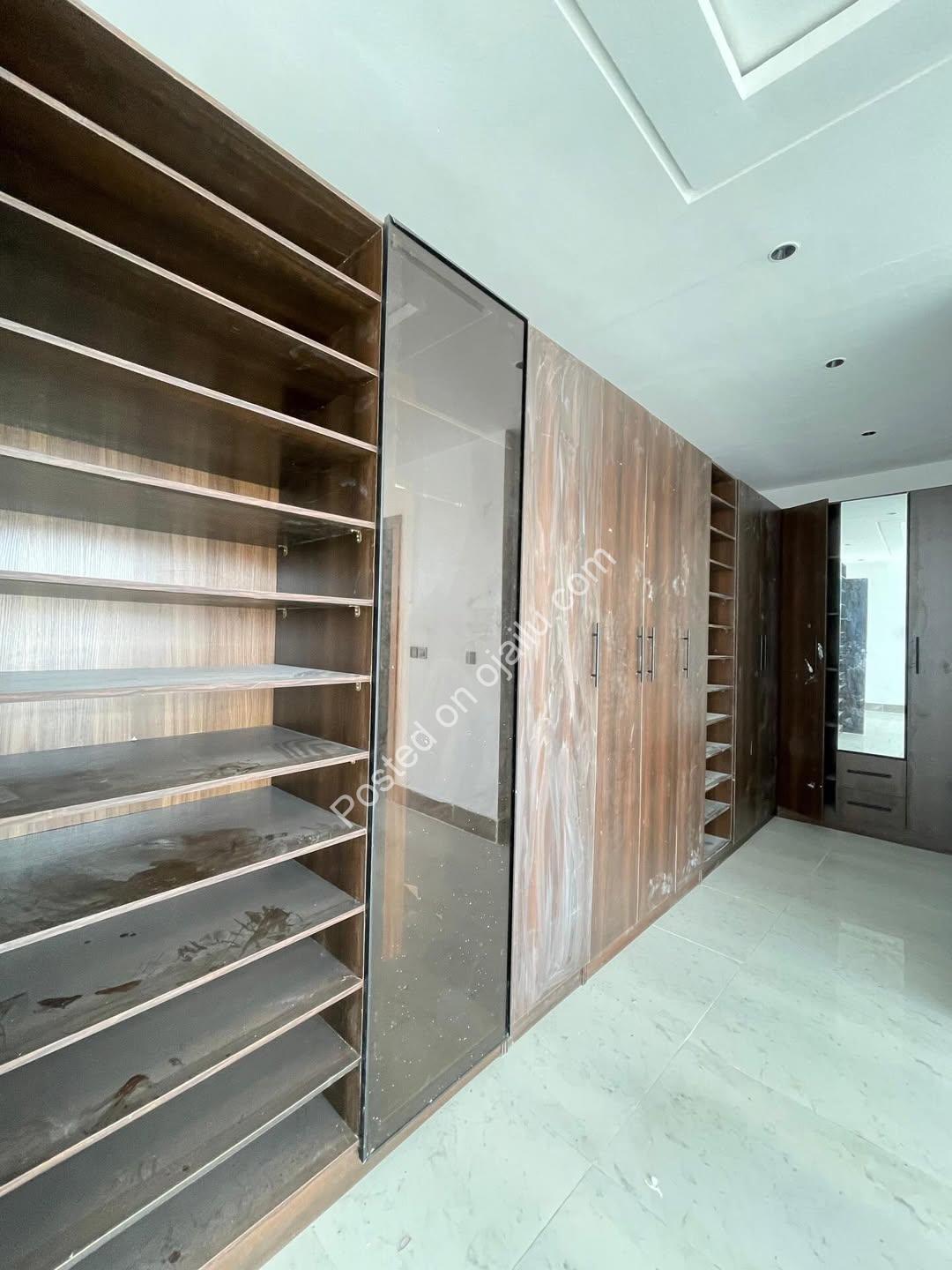 Lekki’s Finest: 5-Bedroom Palace with Pool & Privacy