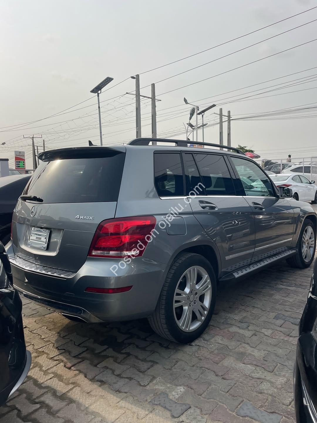 Luxury GLK350: Panoramic Roof & Full Tech