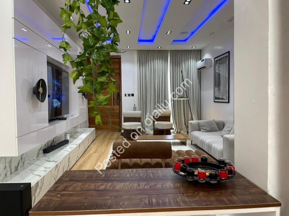 Lekki’s Masterpiece: 2-Bed Ensuite with Walk-In Closet