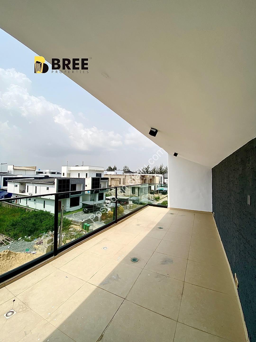 Stunning 5-Bed Poolside Estate with Cinema & BQ