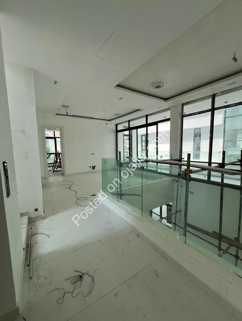 Old Ikoyi’s Grand 5-Bedroom Duplex, C of O