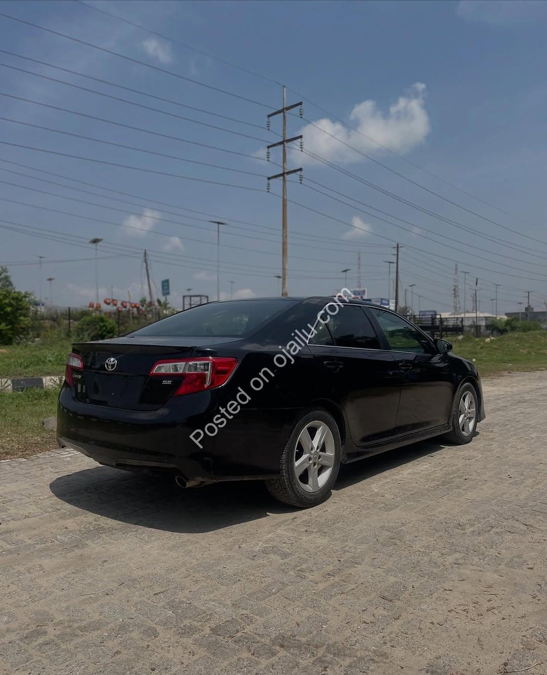 2014 Toyota Camry SE: Accident-Free & Urgently Priced