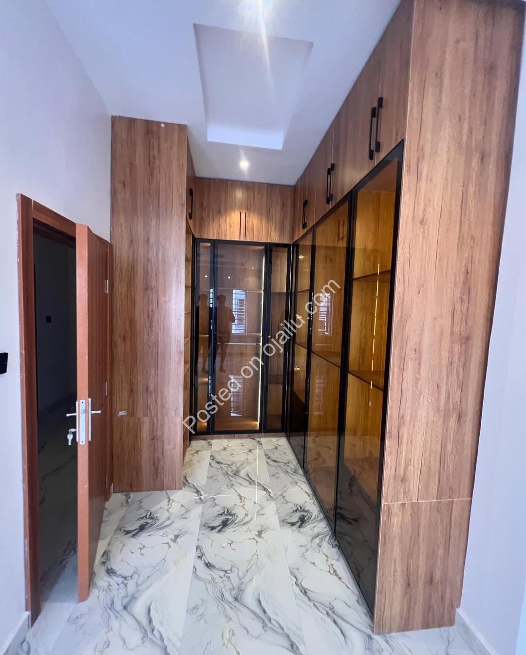 Orchid Lekki Haven: 4-Bed Terrace Duplex, All En-Suite