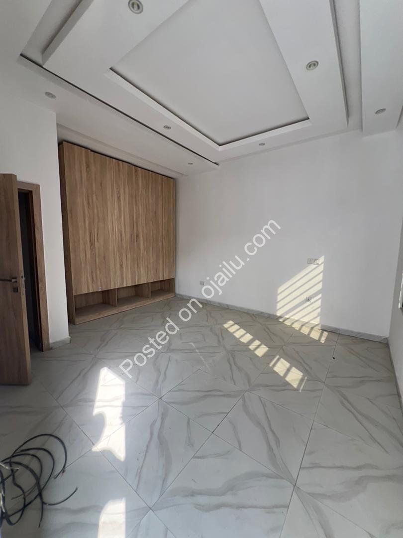 Elite 4-Bed Terrace Duplex in Prime Ajah