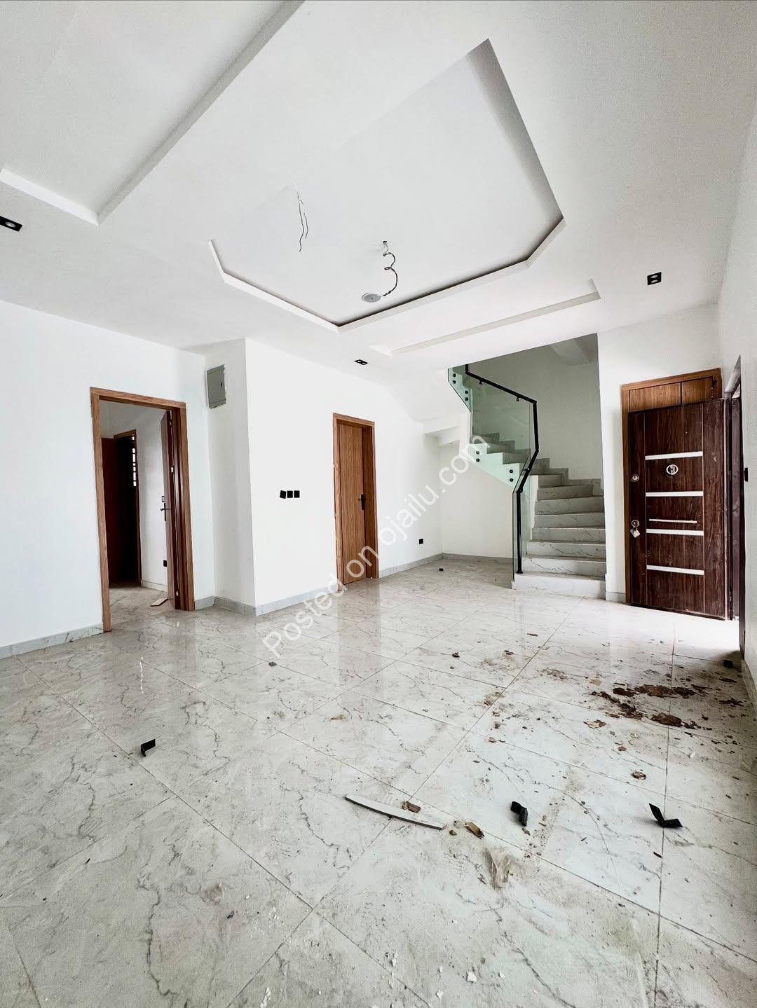 Lekki’s Finest: 4-Bed Terrace Duplex with En-Suite Luxury