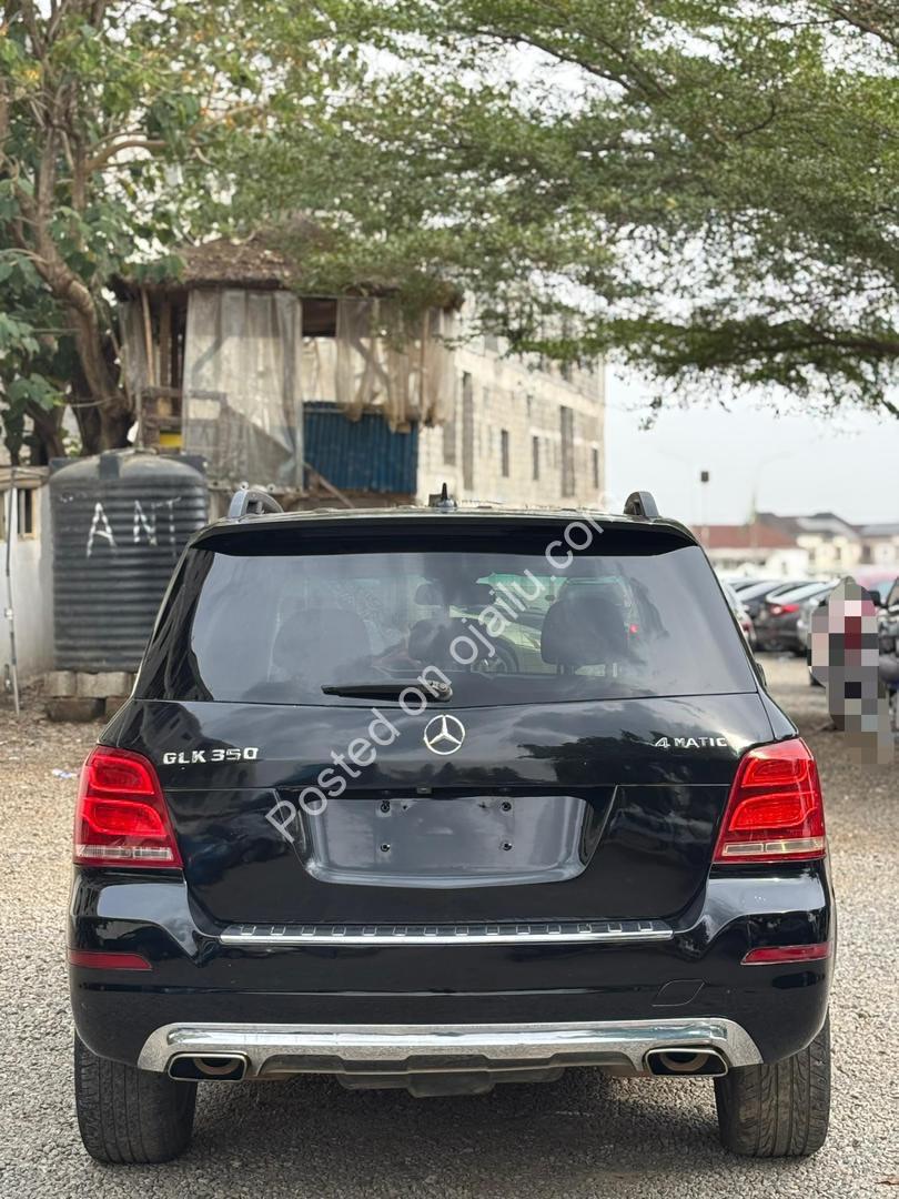 Luxury SUV: Panoramic Roof & Untouched Engine