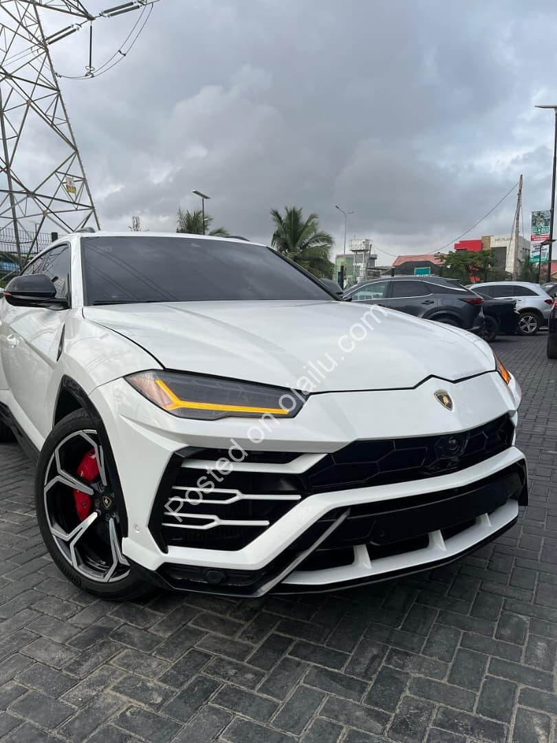 2020 Lamborghini Urus: Mint, Low-Mileage Super SUV