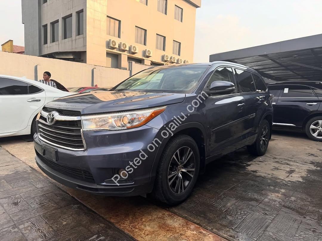 Blue 2016 Highlander: Luxury & Tech for 24M