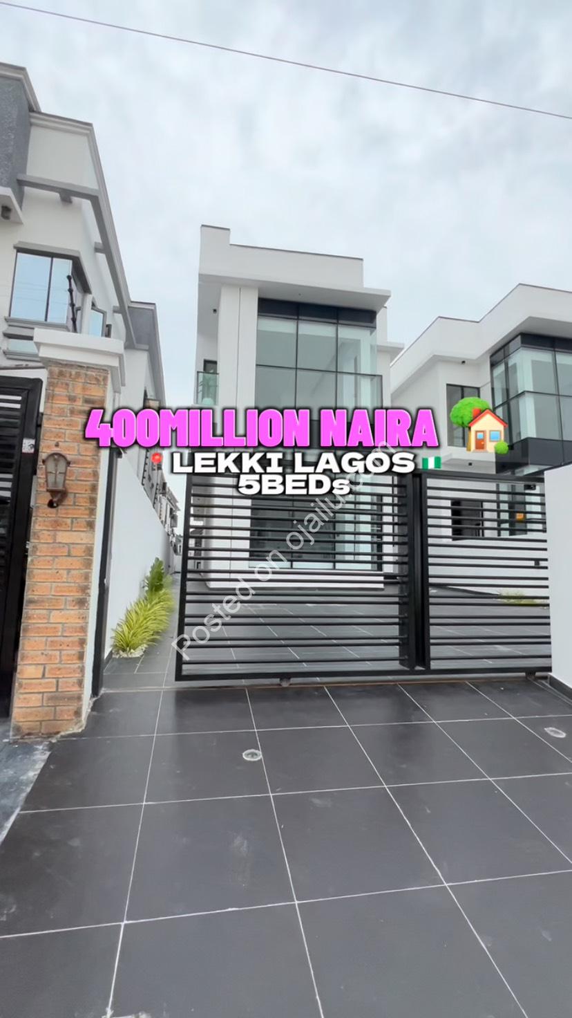 Lekki’s Grand 5-Bedroom Duplex with BQ & Stunning Views