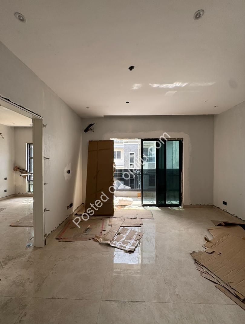 Elevator-Equipped 5-Bedroom Haven on Banana Island