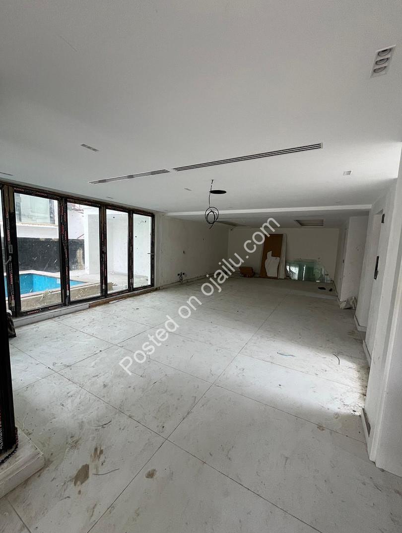 Old Ikoyi’s Grand 5-Bedroom Duplex, C of O