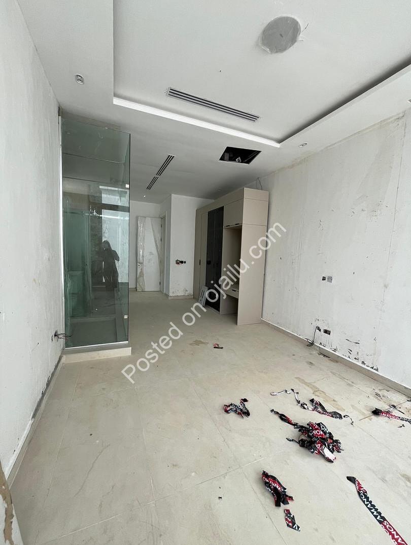 Old Ikoyi’s Grand 5-Bedroom Duplex, C of O