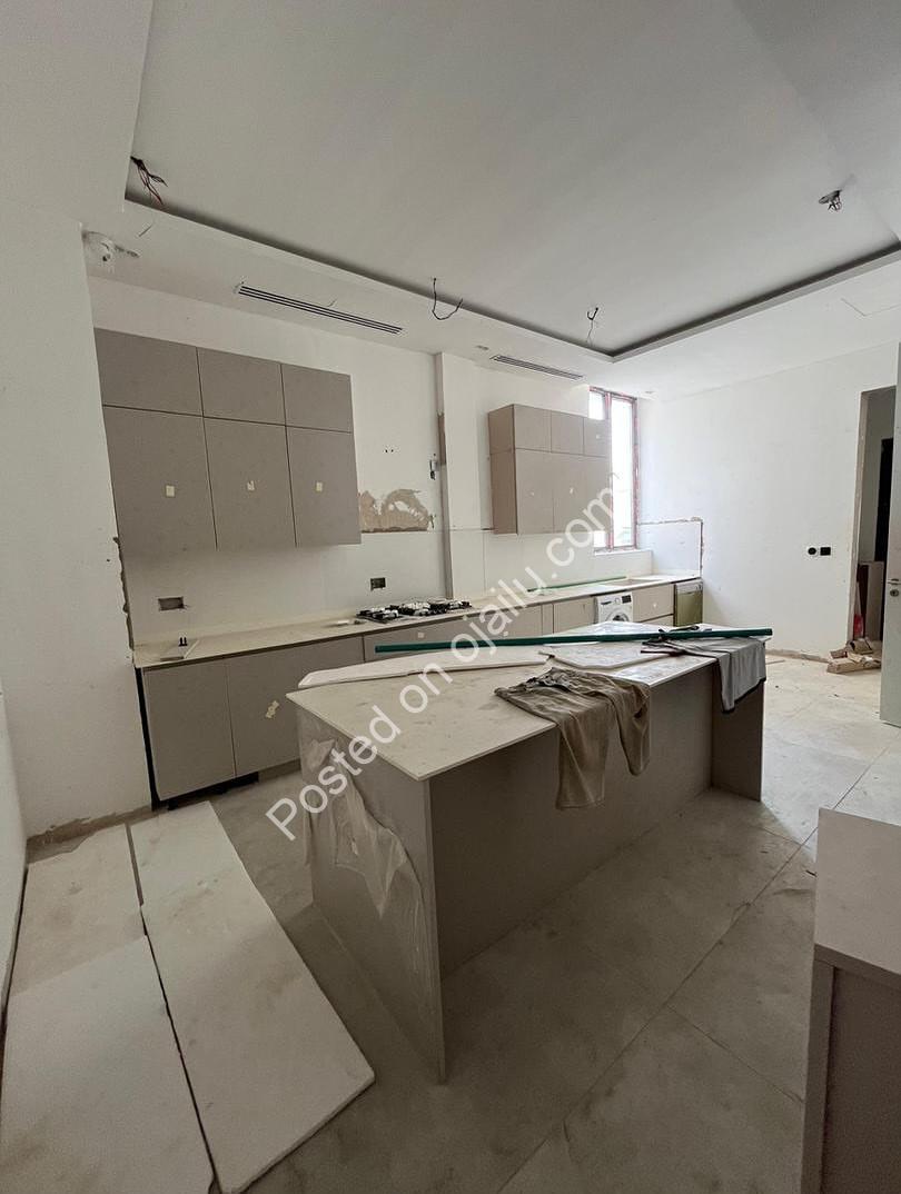 Old Ikoyi’s Grand 5-Bedroom Duplex, C of O