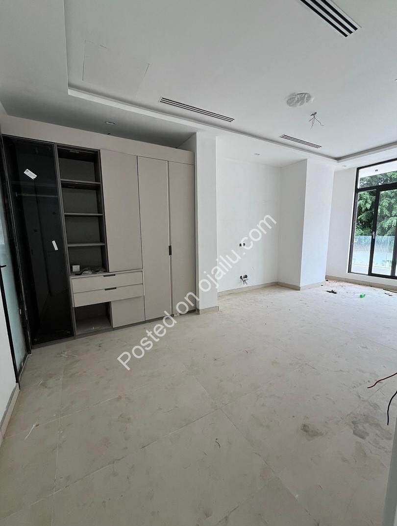 Old Ikoyi’s Grand 5-Bedroom Duplex, C of O