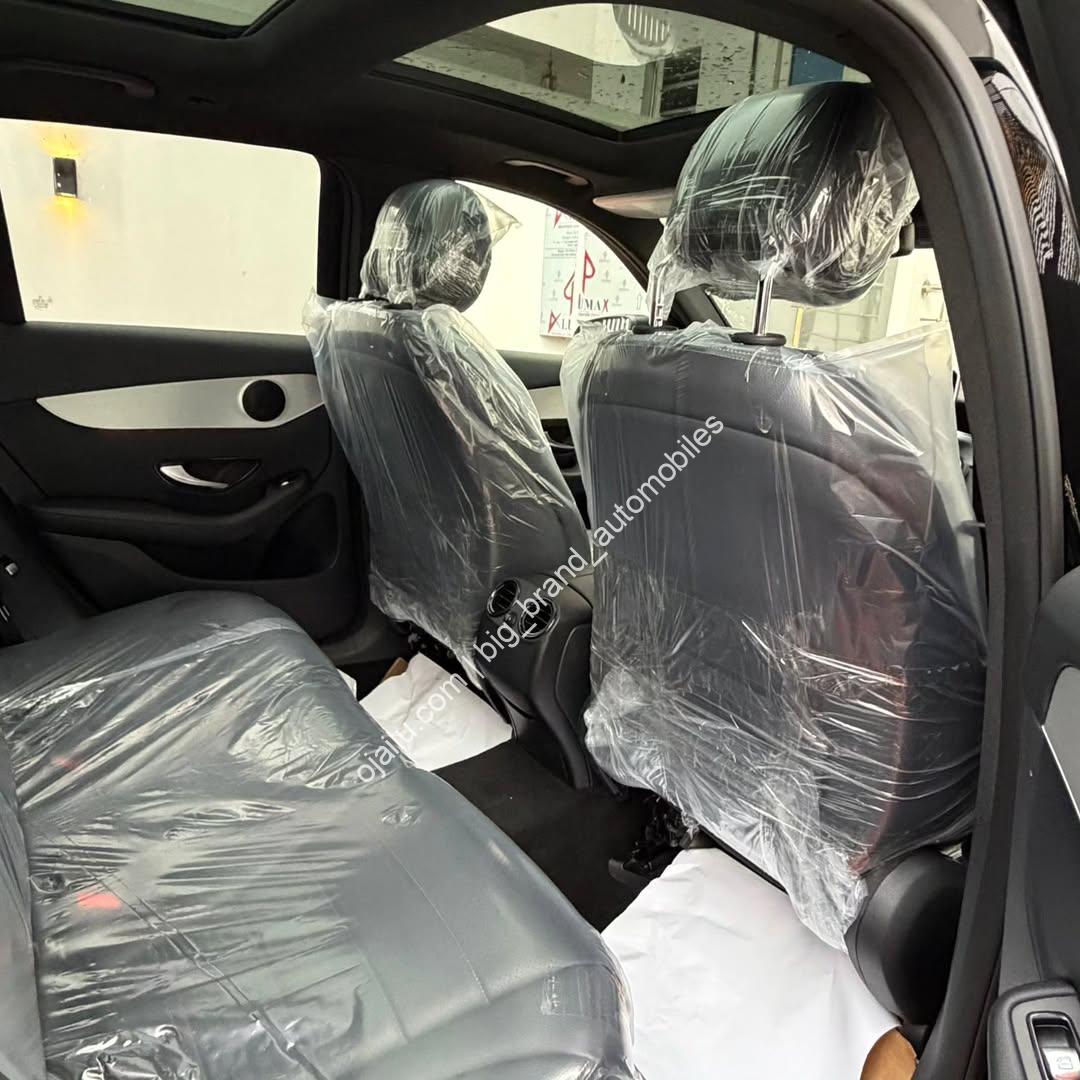 Luxury 2016 Mercedes GLC300: Pristine & Powerful