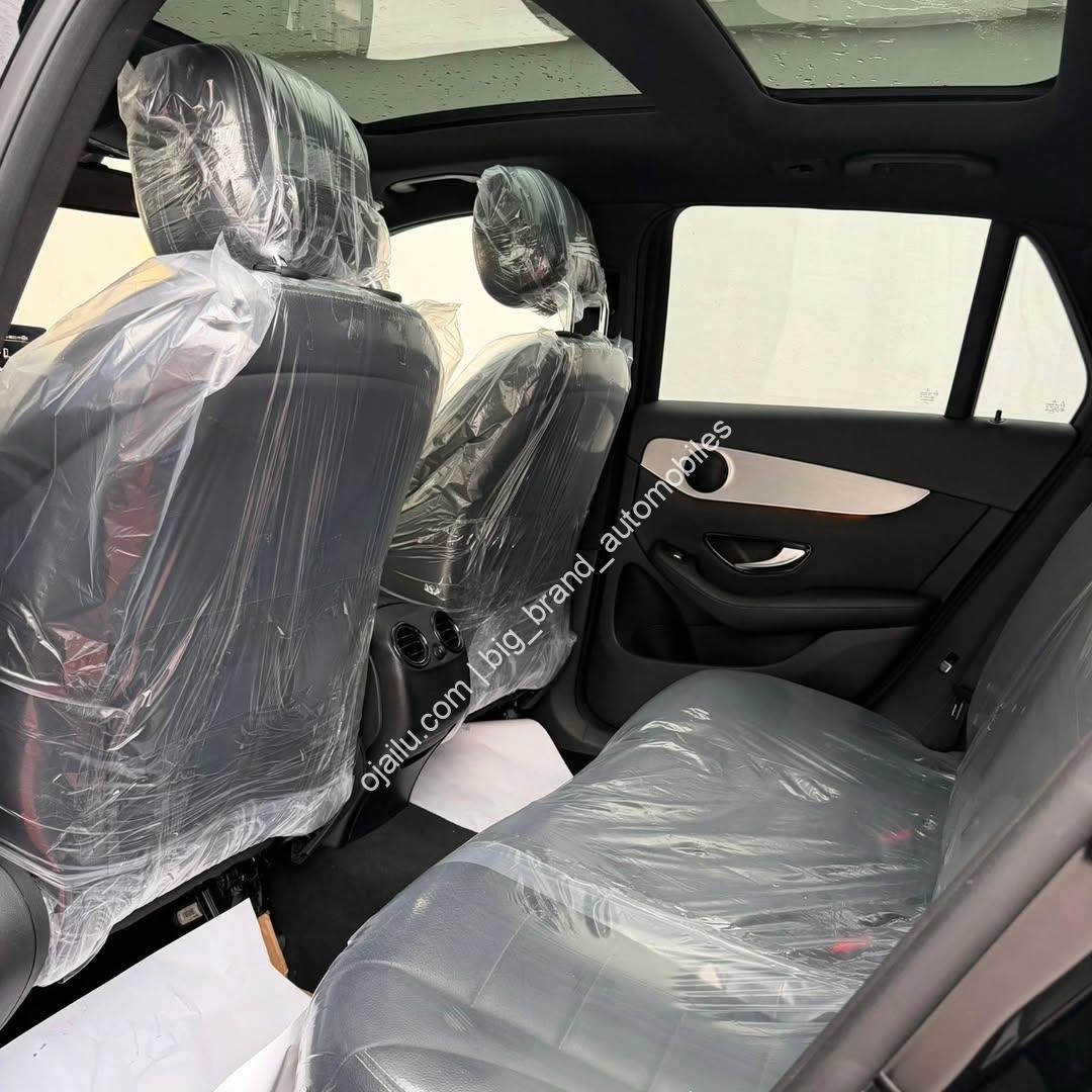 Luxury 2016 Mercedes GLC300: Pristine & Powerful