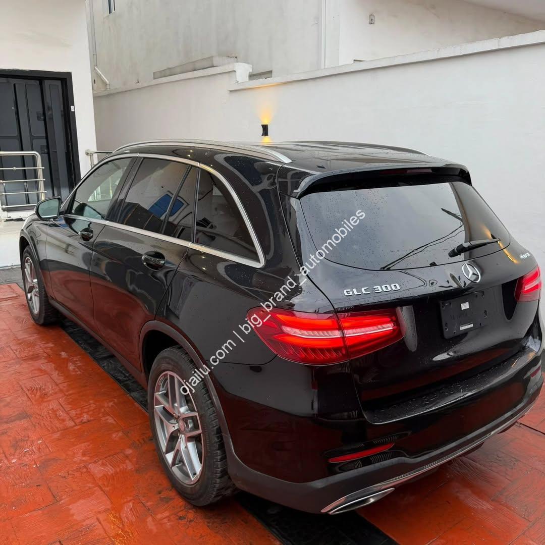 Luxury 2016 Mercedes GLC300: Pristine & Powerful