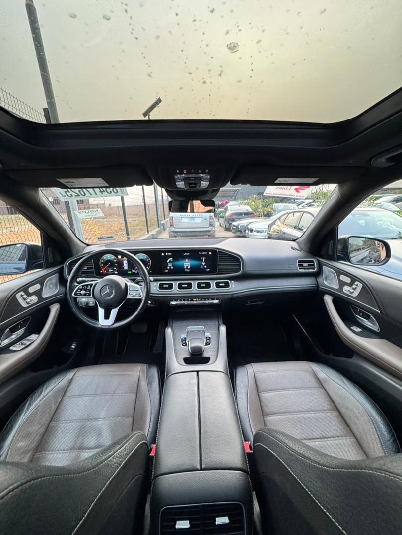 Luxury SUV: Roomy, Powerful, & Duty-Paid