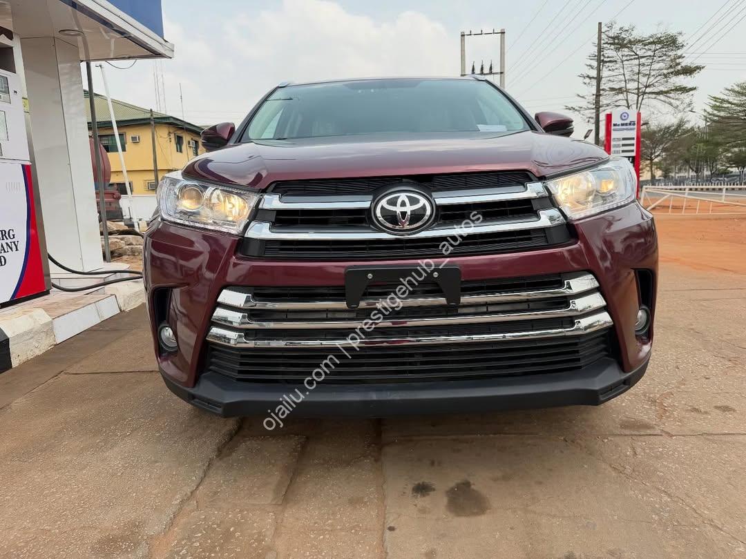 2016 Toyota Highlander XLE: Accident-Free Luxury SUV