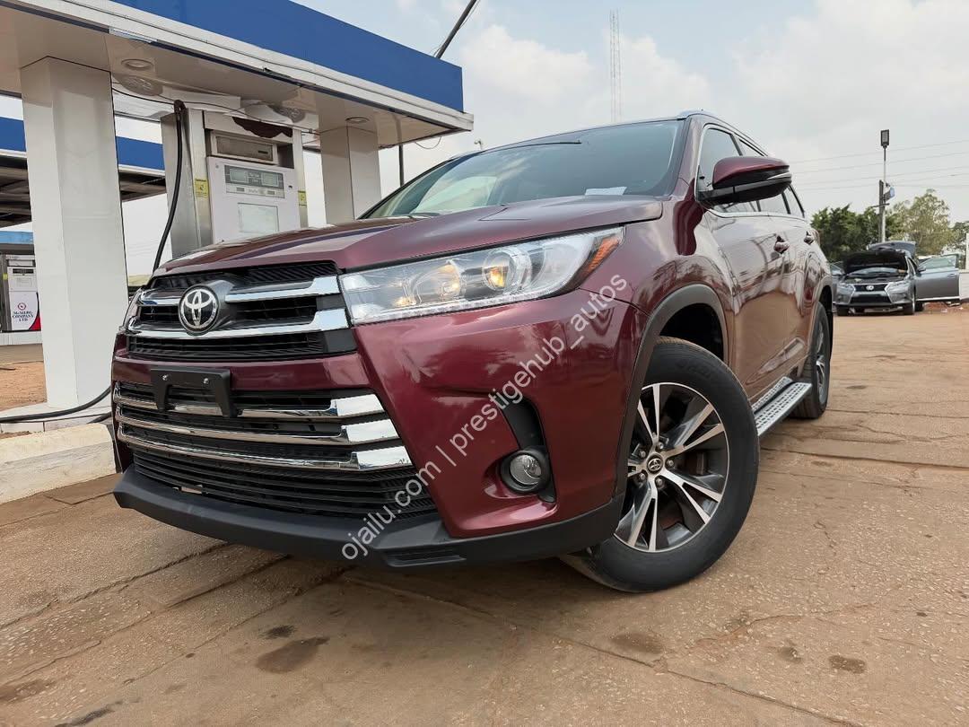 2016 Toyota Highlander XLE: Accident-Free Luxury SUV