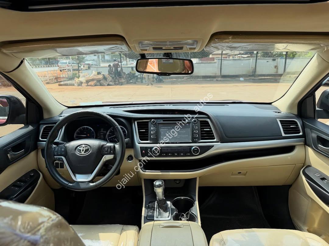 2016 Toyota Highlander XLE: Accident-Free Luxury SUV