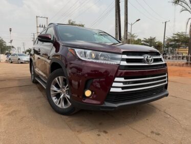 2015 Toyota Highlander XLE: Accident-Free & Ready