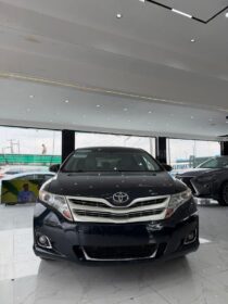 V6 Power & Panoramic Luxury: 2013 Toyota Venza XLE