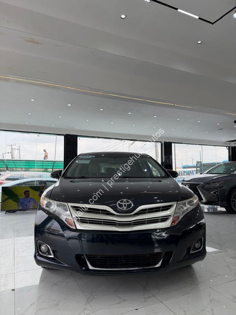 V6 Power & Panoramic Luxury: 2013 Toyota Venza XLE